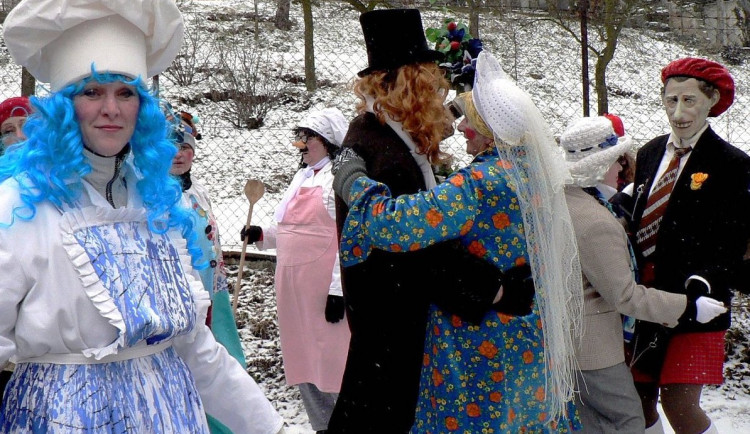 Masopust, aneb Vodění medvěda u nás