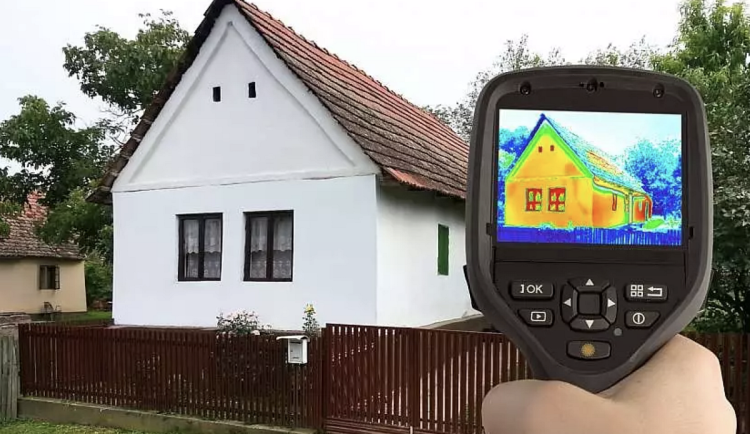 Čeští důchodci mohou získat zateplení i ohřev vody úplně zdarma. Výhodnou dotaci za vás vyřídí montážní firma