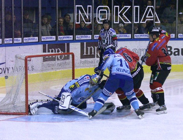 V jakém roce vznikl klub SK Slavia Karlovy Vary, předchůdce dnešního týmu?