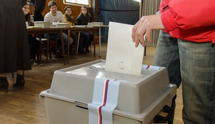 Volby se blíží, veřejné prostředky v obcích jsou v permanenci