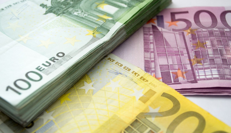 Chtěl levné auto z ciziny, přišel o tisíce eur