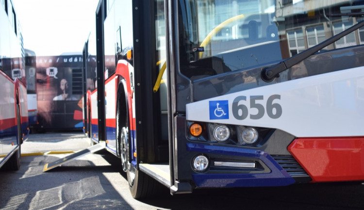 Uzavírka silnic u křižovatky na Lipenské postihne i autobusové linky