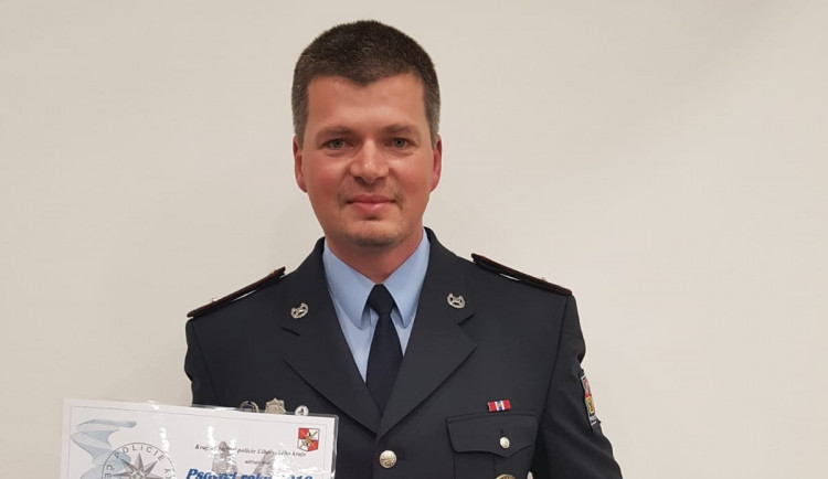 Policejní psovod roku zachránil ženu, která chtěla v noci v lese skoncovat se životem