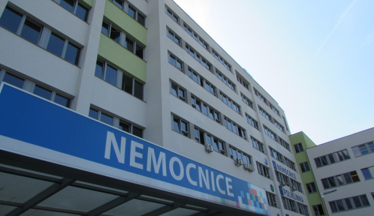 Nemocnice Česká Lípa vyhlašuje od středy zákaz návštěv na některých odděleních