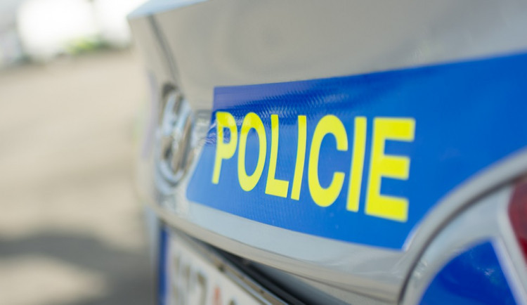 Řidiče pod vlivem drog a se zákazem řízení zadrželi policisté