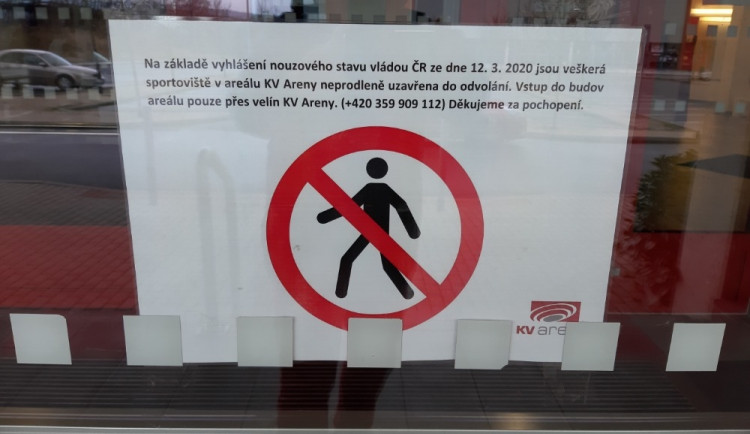 Celý areál KV Arény je z důvodu nouzového stavu od včera uzavřen