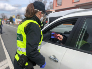 Celé Česko je v karanténě. Vláda zakazuje volný pohyb, do práce a na nákupy lidé mohou