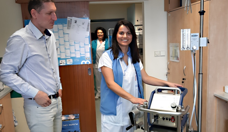 Karlovarské kardiocentrum má nový přístroj zvaný ECMO