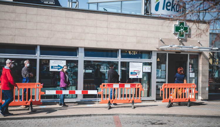 V lékárnách mohou docházet léky a paracetamolem