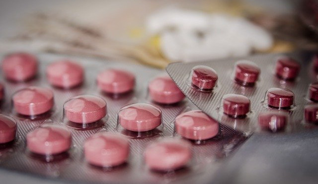 Inspekce varuje před prodejci doplňků stravy, kteří se snaží vydělat na koronaviru