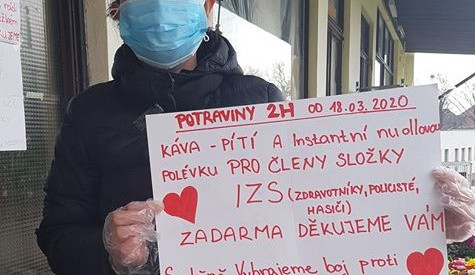Vietnamci se v Česku zapojili do boje s koronavirem