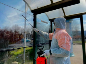 Bez roušky nejedeš a připrav si deset tisíc korun na pokutu