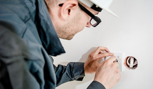 Řemeslníkům a živnostníkům bez práce může pomoci portál Stále žijeme