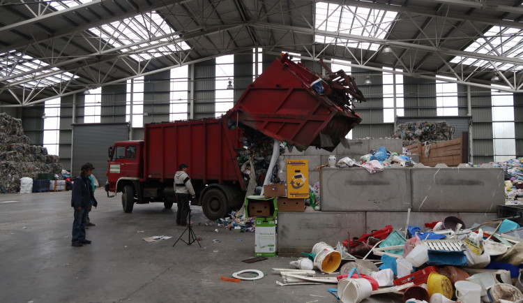 Vysypaný odpad -vytřídit