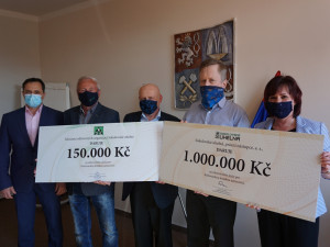 Karlovarská krajská nemocnice dostala milionový dar od těžařské společnosti, dalších 150 tisíc korun přidali odboráři