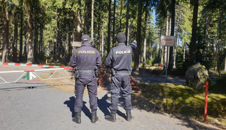 Policisté na státní hranici
