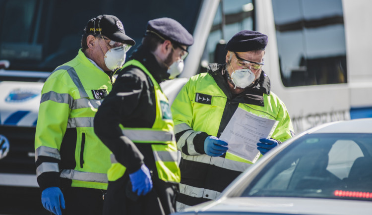 Policisté varují před možnými kolonami na hraničních přechodech