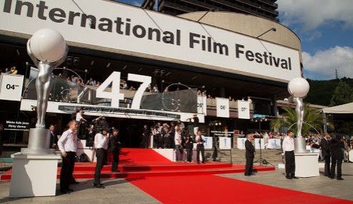 Pořadatelé filmového festivalu stále váhají, drží v nejistotě nejen fanoušky, ale třeba i brigádníky