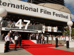 Pořadatelé filmového festivalu stále váhají, drží v nejistotě nejen fanoušky, ale třeba i brigádníky