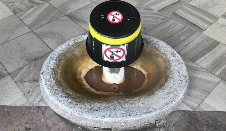 V lázeňských městech jsou uzavřená i pítka s léčivými prameny