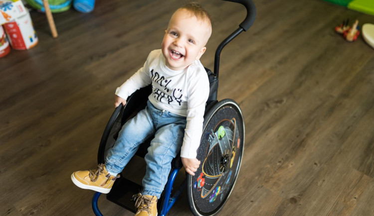 Malý adámek trpí spinální svalovou atrofií