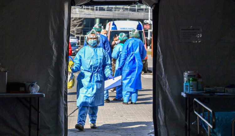 Na dvou místech v Brně začnou od čtvrtka testovat lidi na přítomnost koronaviru. Pro koho je testování určené?