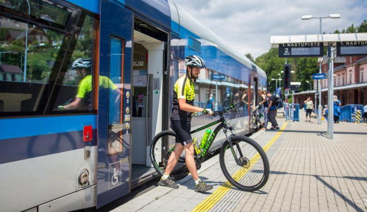 Cyklobusy ani turistické linky zatím nevyjedou. Vše závisí na vládních rozhodnutích