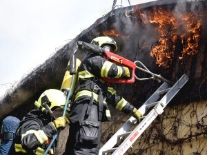 požár pily v Krásném Lese