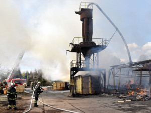 požár pily v Krásném Lese