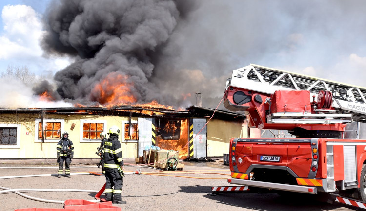 požár pily v Krásném Lese