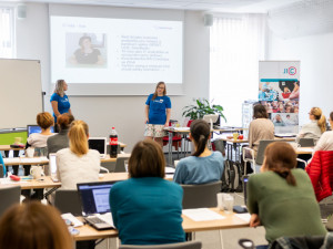 Czechitas v karanténě pracují na online vzdělávání a spustili nové kurzy