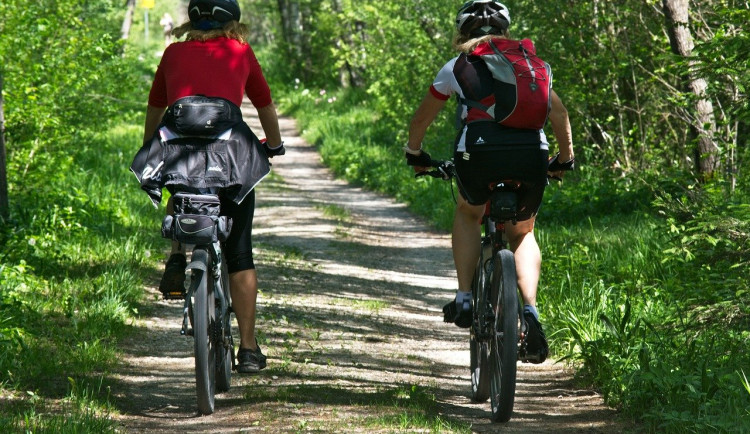 U Karlových Varů začala stavba dalšího úseku páteřní cyklostezky