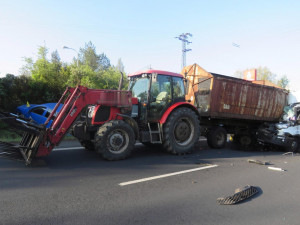 Hrůzostrašně vypadající nehoda skončila dvěma lehkými zraněními