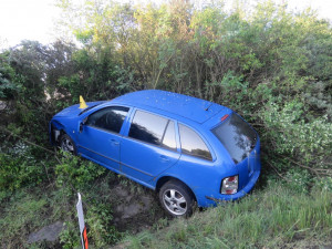 Hrůzostrašně vypadající nehoda skončila dvěma lehkými zraněními