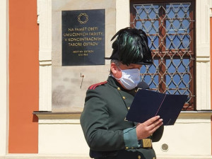 Jan Bureš čte dnešní projev