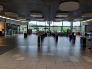 V obchodních domech musely zůstat jídelny uzavřené