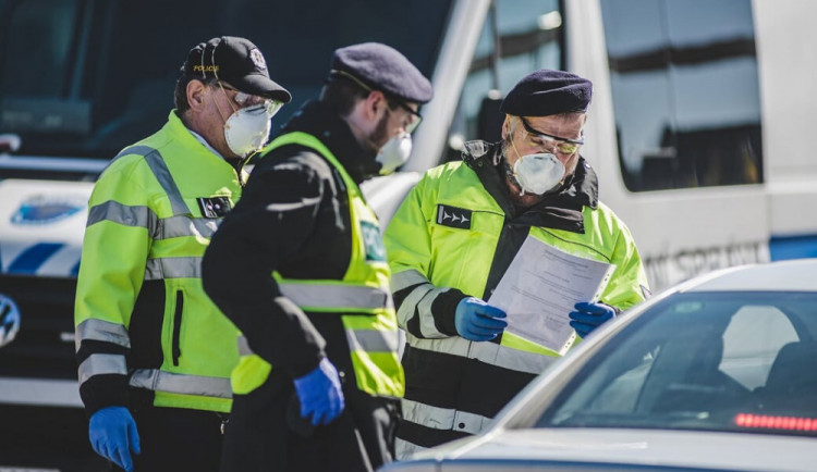 Politici chtějí od 15. června vrátit režim na státních hranicích do doby předkoronové