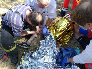 Běžkyně si na Božím Daru propíchla nohu hůlkou