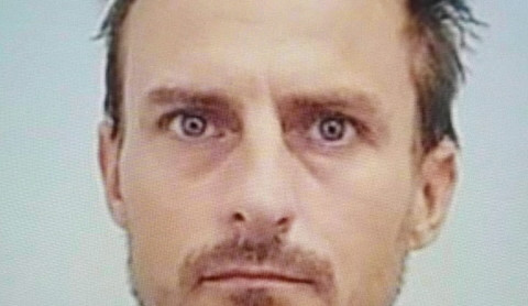 Z věznice v Ostrově uprchl trestanec. Do hledání se zapojil i vrtulník s termovizí