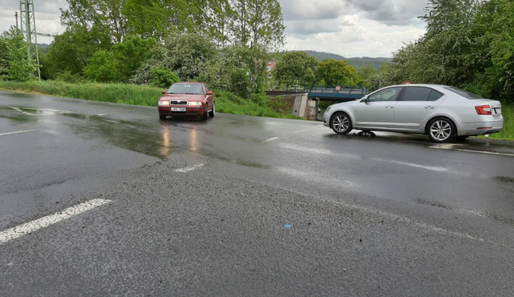 Nebezpečná křižovatka ve směru na Čankov a Sedlec