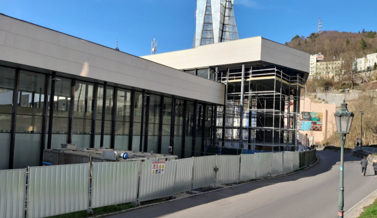 Oprava karlovarské Vřídelní kolonády pokračuje