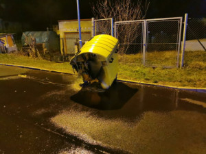 Žhář z Chodova je dopaden, za oběť mu padlo několik popelnic