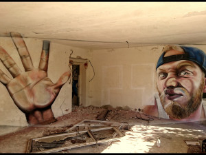 předloha na tohle dílo vznikla obtiskem obličeje na sklo autobusové zastávky. Někdy jsou postupy opravdu vtipné