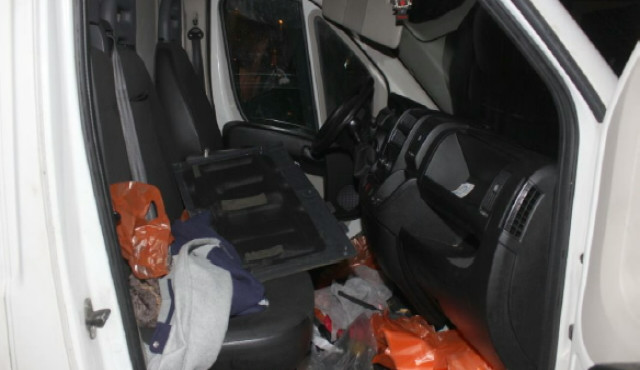 zloděj se pokusil vyloupit dodávku