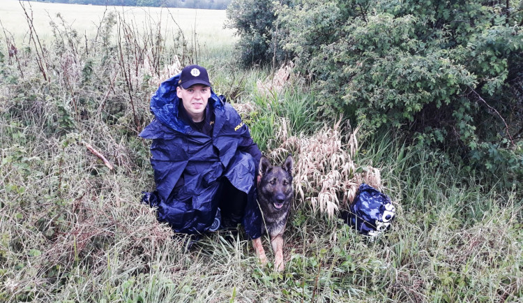 Policejní psovod se psem Hazardem