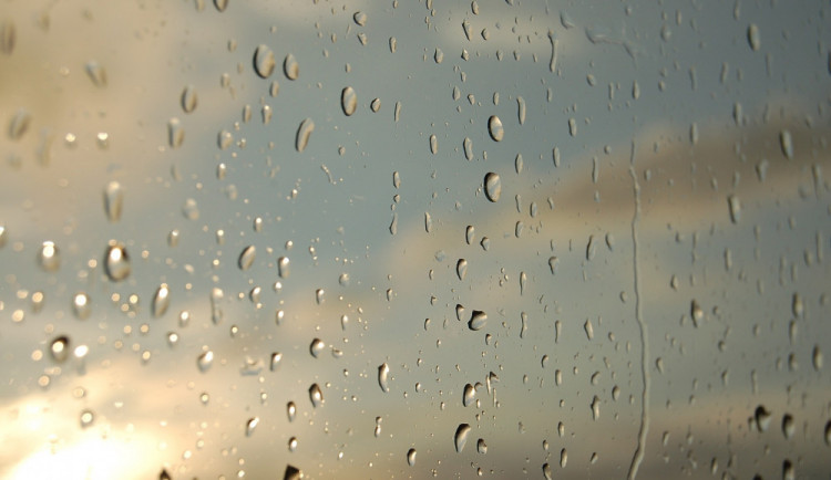 POČASÍ NA PONDĚLÍ: Příjemné teploty a přes den maximálně mírný déšť