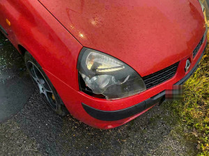 Svému sokovi rozmlátil auto sekerou, policisté výtržníka našli v hospodě