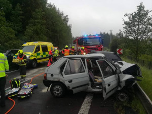 Při tragické nehodě zahynul řidič (82), silnice musela být zcela uzavřena, provoz je již obnoven