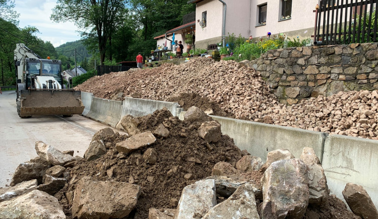 Sesunutý svah u Lokte je zajištěný