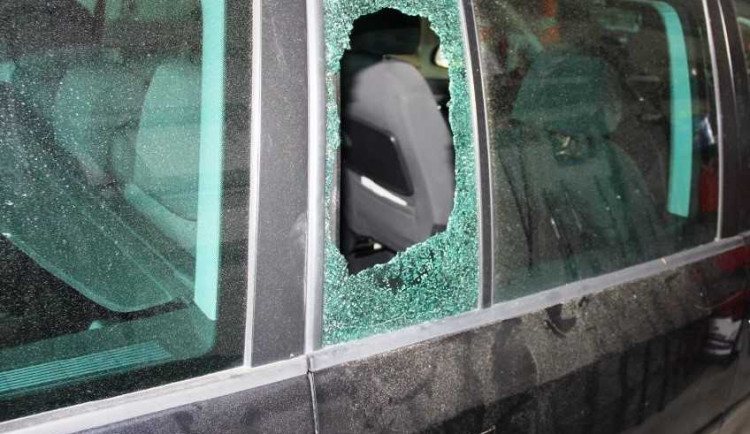 Jejich řádění je u konce, policie dopadla vykradače aut